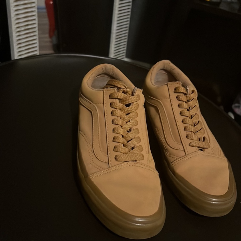 Shoes - Picture 2 of 3